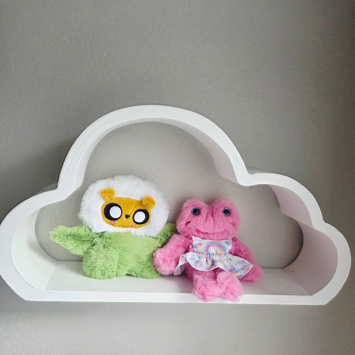Pippa 7.5" Huggables teeny+ frog