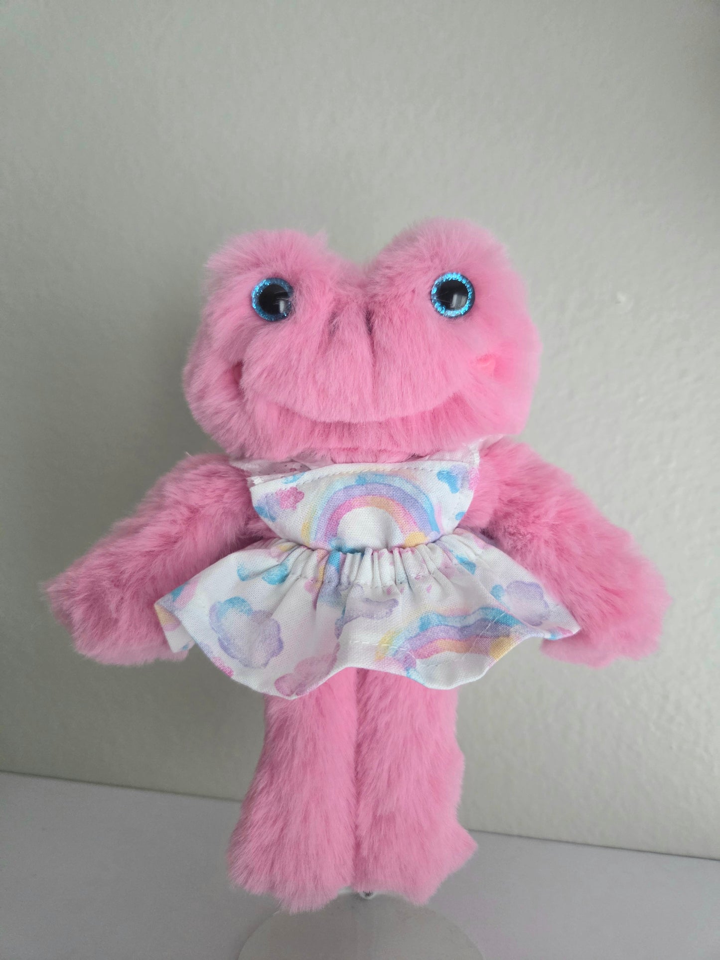 Pippa 7.5" Huggables teeny+ frog